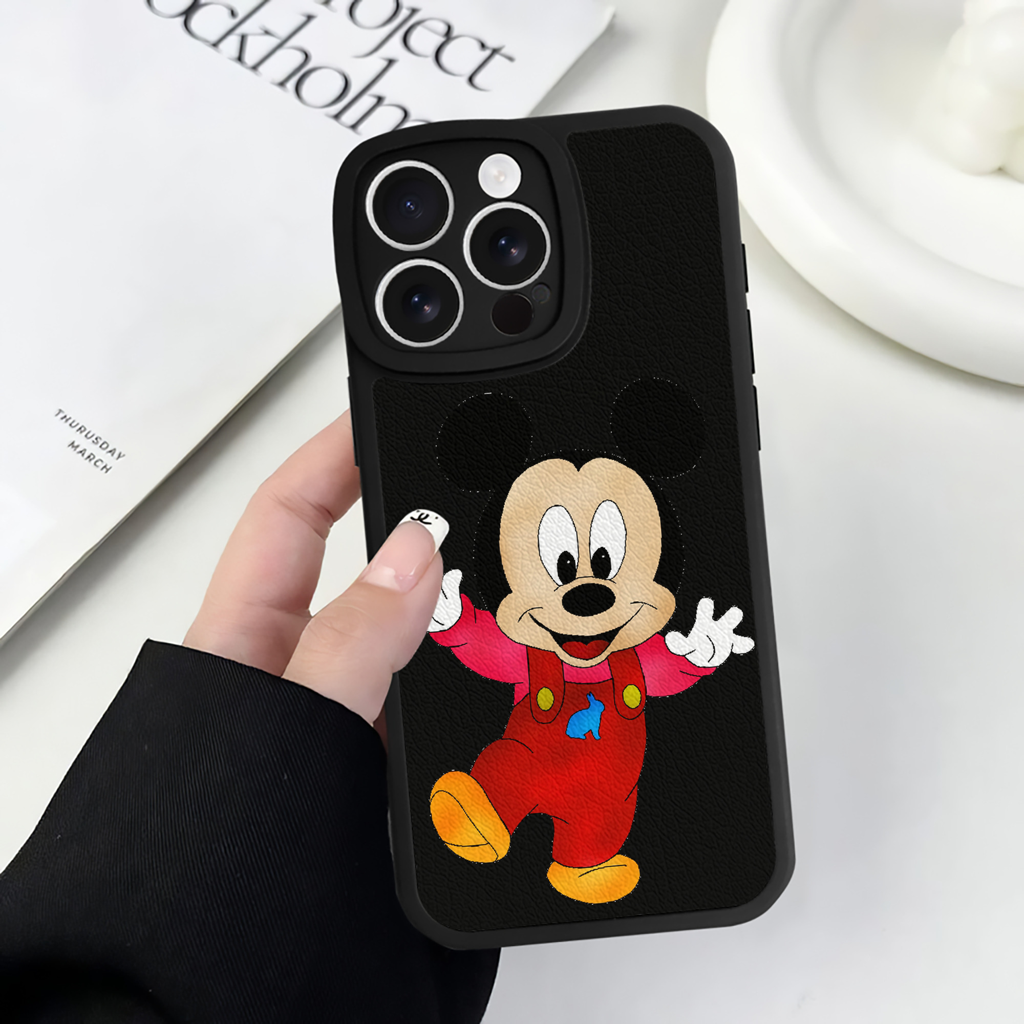 （画像用） ミッキーマウス Mickey Mouse 【iPhone 16シリーズ対応】シリコンスマホケース（レザー調） 材質：シリコン